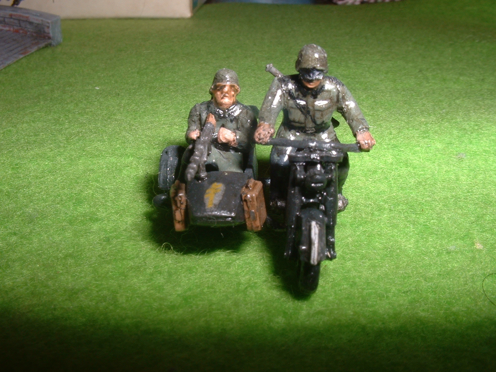 2015.12 ,30 完成 日東 76分の1 橋・検問所 付属BMWサイドカー 1.JPG