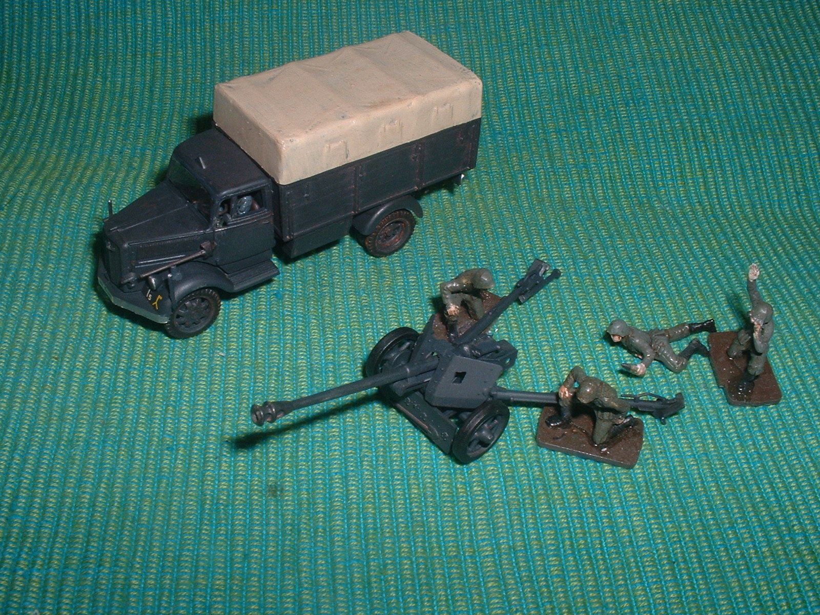 2016年08月19日完成 AIRFIX 76分の1「オペルブリッツ」&「Pak40」セット.JPG