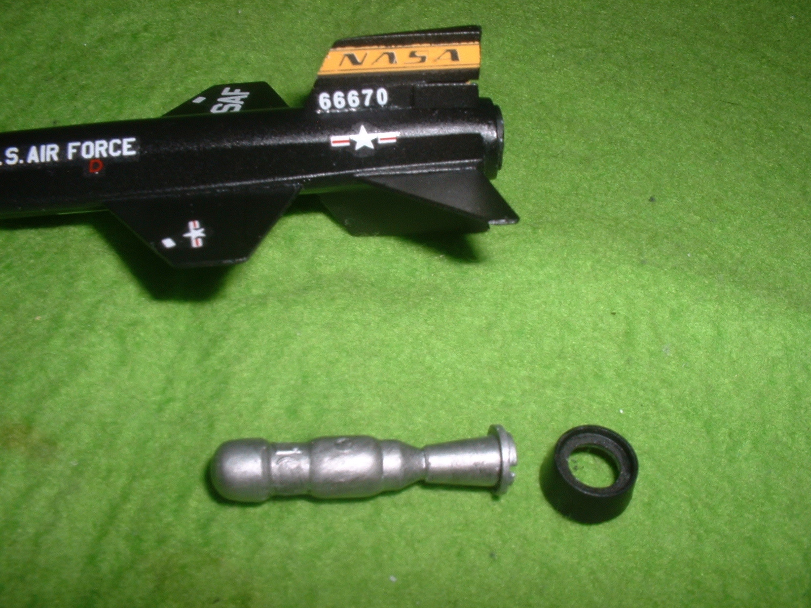 エレール 130分の1「X-15」ロケットエンジン.JPG